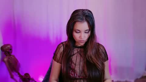 DivineLynn online show from February 9, 6:26 pm