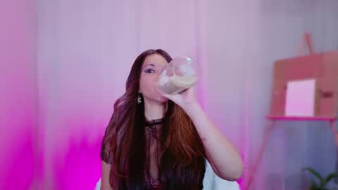 DivineLynn online show from February 22, 3:25 pm