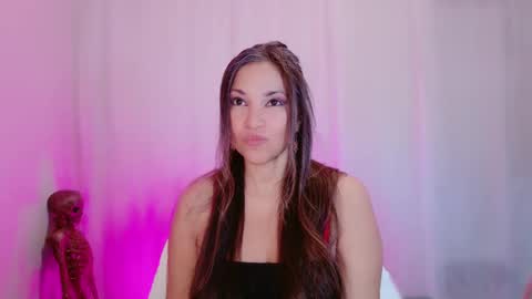 DivineLynn online show from February 23, 4:35 pm