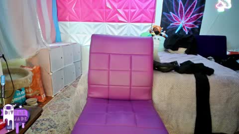 Snapshot of divynejade chatting on December 2, 8:00 pm Jade Divyne online show from December 2, 8:00 pm