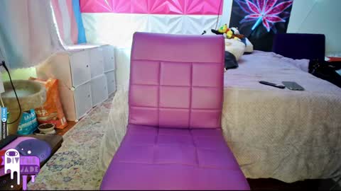 Snapshot of divynejade chatting on December 3, 5:23 pm Jade Divyne online show from December 3, 5:23 pm