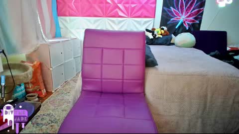 Snapshot of divynejade chatting on December 4, 5:00 pm Jade Divyne online show from December 4, 5:00 pm