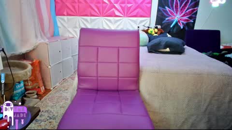 Snapshot of divynejade chatting on December 4, 11:13 pm Jade Divyne online show from December 4, 11:13 pm