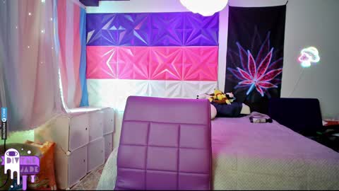 Snapshot of divynejade chatting on December 6, 6:50 pm Jade Divyne online show from December 6, 6:50 pm