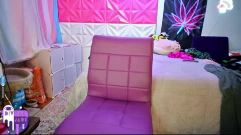 Snapshot of divynejade chatting on December 8, 6:22 am Jade Divyne online show from December 8, 6:22 am