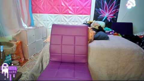 Snapshot of divynejade chatting on December 10, 2:28 pm Jade Divyne online show from December 10, 2:28 pm
