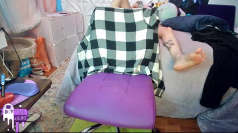 Snapshot of divynejade chatting on December 11, 9:45 pm Jade Divyne online show from December 11, 9:45 pm