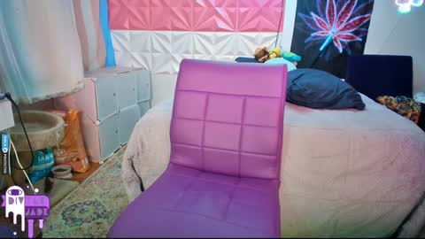 Snapshot of divynejade chatting on December 15, 9:56 am Jade Divyne online show from December 15, 9:56 am