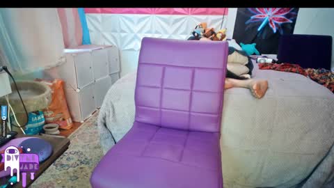 Snapshot of divynejade chatting on December 15, 5:10 pm Jade Divyne online show from December 15, 5:10 pm