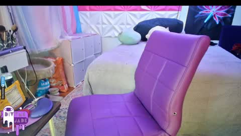 Snapshot of divynejade chatting on December 16, 2:38 pm Jade Divyne online show from December 16, 2:38 pm