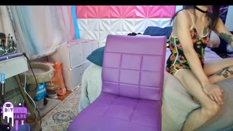 Snapshot of divynejade chatting on December 21, 10:39 am Jade Divyne online show from December 21, 10:39 am