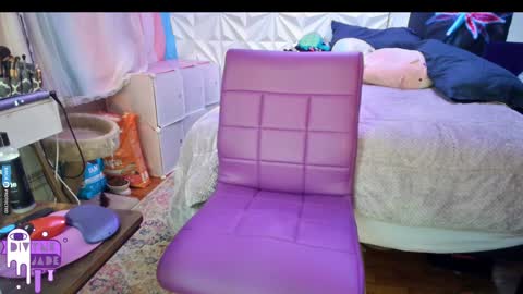 Snapshot of divynejade chatting on December 21, 10:51 pm Jade Divyne online show from December 21, 10:51 pm