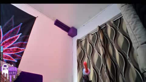 Snapshot of divynejade chatting on February 16, 11:37 pm Jade Divyne online show from February 16, 11:37 pm