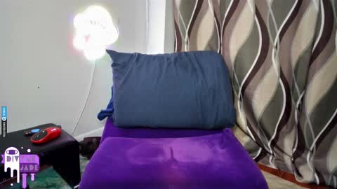 Snapshot of divynejade chatting on March 5, 7:27 pm Jade Divyne online show from March 5, 7:27 pm