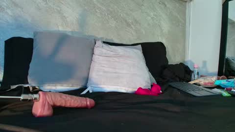 Snapshot of dixie_grey1 chatting on February 20, 2:06 pm Sofia online show from February 20, 2:06 pm