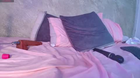 Snapshot of dixie_grey1 chatting on July 28, 4:39 pm Sofia online show from July 28, 4:39 pm