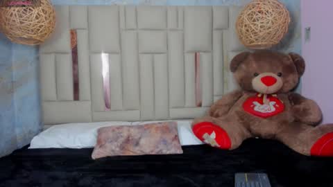 Snapshot of dixiebelle_ chatting on March 27, 3:23 am dixie online show from March 27, 3:23 am