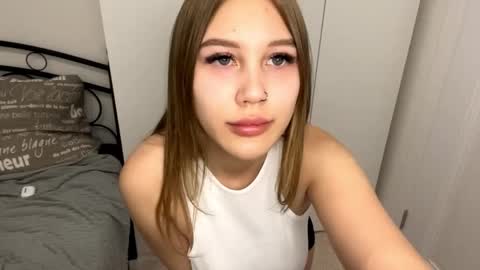 Snapshot of dixiecritchley chatting on October 3, 4:37 pm Stella online show from October 3, 4:37 pm