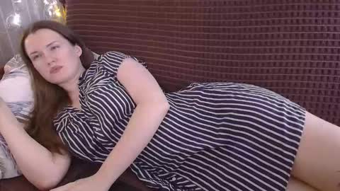 Snapshot of dixiemiller chatting on December 3, 1:42 pm Dixiemiller online show from December 3, 1:42 pm