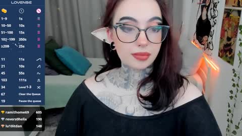 dixipixi_ online show from January 3, 11:46 am