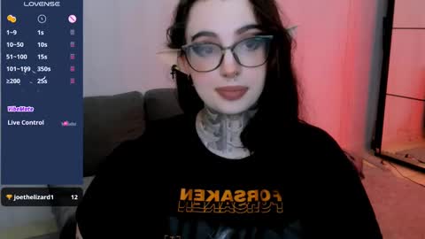dixipixi_ online show from March 6, 6:52 am