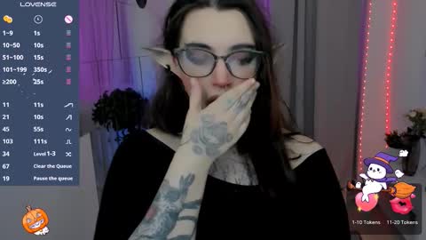 dixipixi_ online show from November 9, 5:50 am