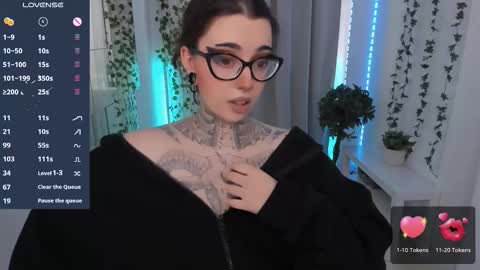 Snapshot of dixipixi_ chatting on March 13, 5:47 am dixipixi_ online show from March 13, 5:47 am