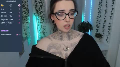 Snapshot of dixipixi_ chatting on March 18, 7:22 am dixipixi_ online show from March 18, 7:22 am