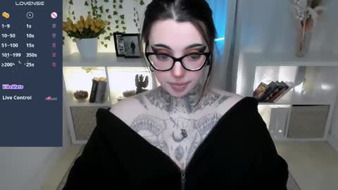 Snapshot of dixipixi_ chatting on April 2, 5:49 am dixipixi_ online show from April 2, 5:49 am