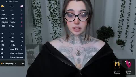 Snapshot of dixipixi_ chatting on April 3, 6:55 am dixipixi_ online show from April 3, 6:55 am