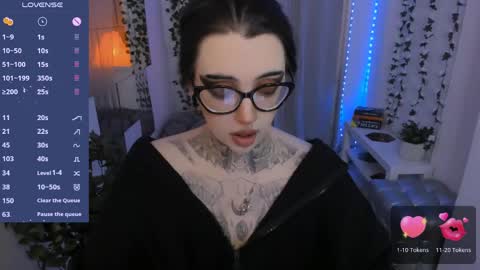 Snapshot of dixipixi_ chatting on June 4, 6:19 am dixipixi_ online show from June 4, 6:19 am