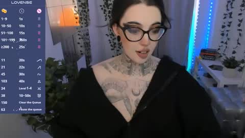 Snapshot of dixipixi_ chatting on June 7, 5:44 am dixipixi_ online show from June 7, 5:44 am