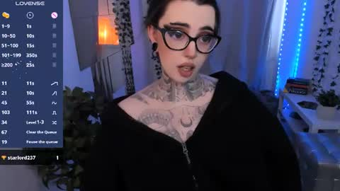 Snapshot of dixipixi_ chatting on June 12, 7:40 am dixipixi_ online show from June 12, 7:40 am
