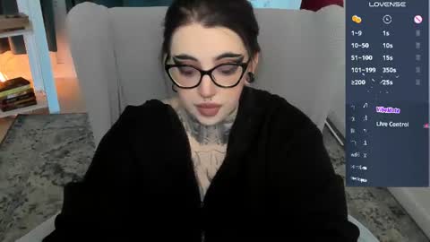 Snapshot of dixipixi_ chatting on June 14, 5:31 am dixipixi_ online show from June 14, 5:31 am