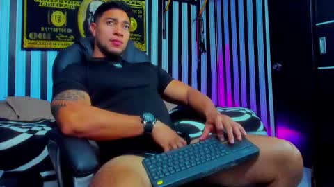 Snapshot of dixon_ray_ chatting on December 24, 2:21 am Dixon online show from December 24, 2:21 am