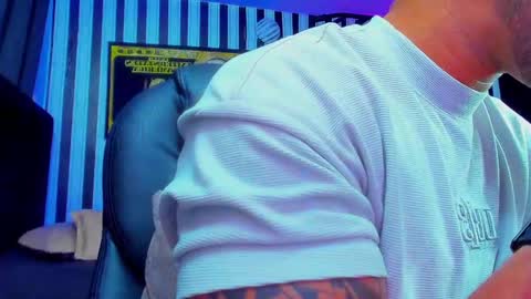 Snapshot of dixon_ray_ chatting on December 29, 1:56 am Dixon online show from December 29, 1:56 am