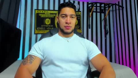 Snapshot of dixon_ray_ chatting on January 20, 2:32 am Dixon online show from January 20, 2:32 am