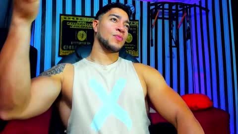 Snapshot of dixon_ray_ chatting on February 13, 12:57 am Dixon online show from February 13, 12:57 am