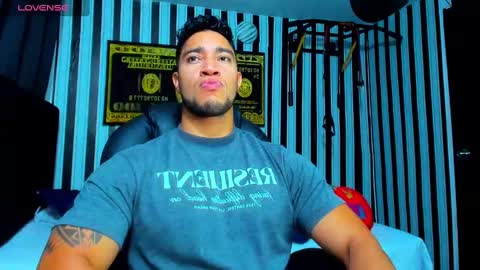 Snapshot of dixon_ray_ chatting on February 14, 11:20 pm Dixon online show from February 14, 11:20 pm