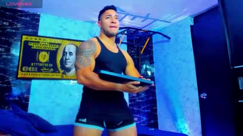 Snapshot of dixon_ray_ chatting on October 14, 12:55 am Dixon online show from October 14, 12:55 am