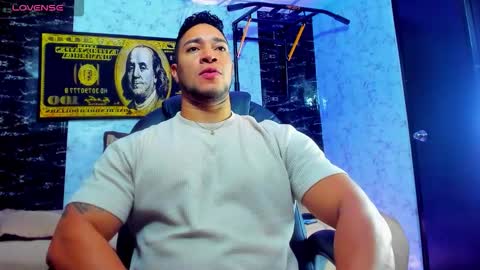 Snapshot of dixon_ray_ chatting on October 17, 12:58 am Dixon online show from October 17, 12:58 am