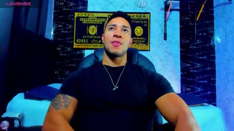 Snapshot of dixon_ray_ chatting on October 27, 12:47 am Dixon online show from October 27, 12:47 am