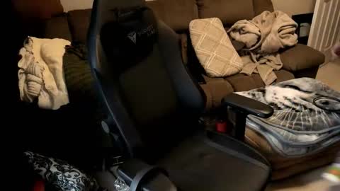 Snapshot of dizzyash chatting on March 18, 10:24 pm Hansel and Gretle online show from March 18, 10:24 pm