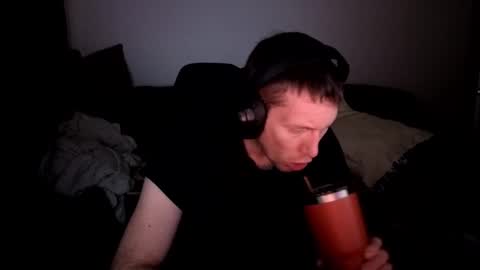 Snapshot of dizzyash chatting on March 22, 1:42 am Hansel and Gretle online show from March 22, 1:42 am