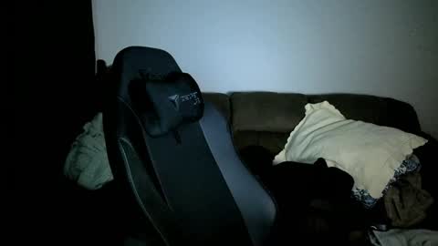 Snapshot of dizzyash chatting on March 23, 12:47 am Hansel and Gretle online show from March 23, 12:47 am