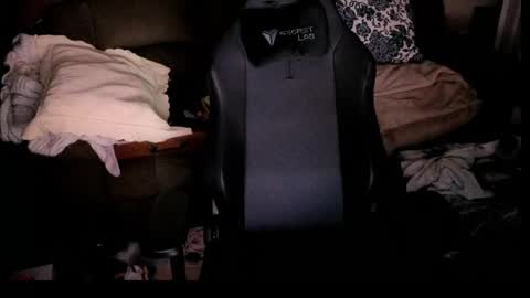 Snapshot of dizzyash chatting on March 25, 12:16 am Hansel and Gretle online show from March 25, 12:16 am