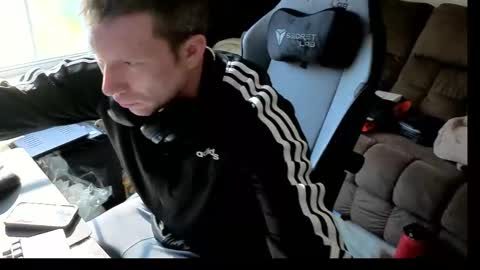 Snapshot of dizzyash chatting on March 28, 1:22 pm Hansel and Gretle online show from March 28, 1:22 pm