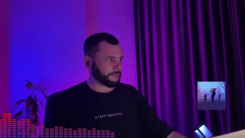 Snapshot of dj_canali chatting on November 2, 2:36 am Canali online show from November 2, 2:36 am