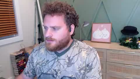Snapshot of djr818 chatting on October 13, 6:02 am Alpha Dazza online show from October 13, 6:02 am