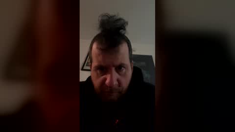 Snapshot of dlew505 chatting on February 1, 9:24 pm come say hey lets chat online show from February 1, 9:24 pm